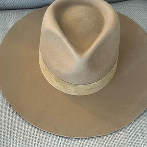 Lack of color wool hat